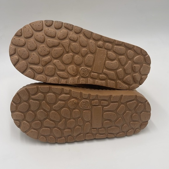 China Buttons City Toddler Girls Boots Tan Faux Fur Lined Boots Size 29 - Picture 6 of 8